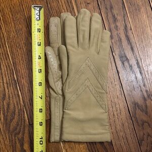 Isotoner Women's Tan Cashmere Lined Gloves